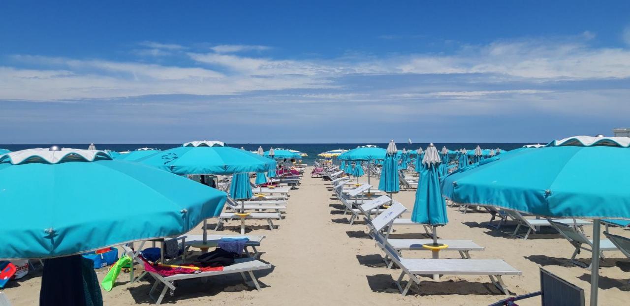 Hotel Italy Misano Adriatico Esterno foto