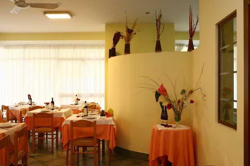 Hotel Italy Misano Adriatico Esterno foto