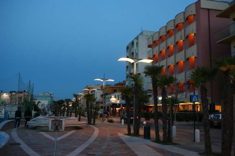 Hotel Italy Misano Adriatico Esterno foto