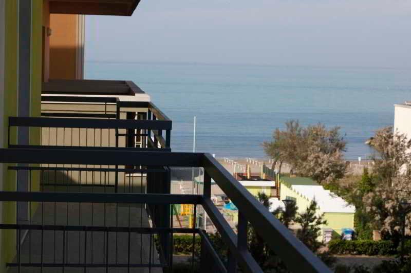 Hotel Italy Misano Adriatico Esterno foto
