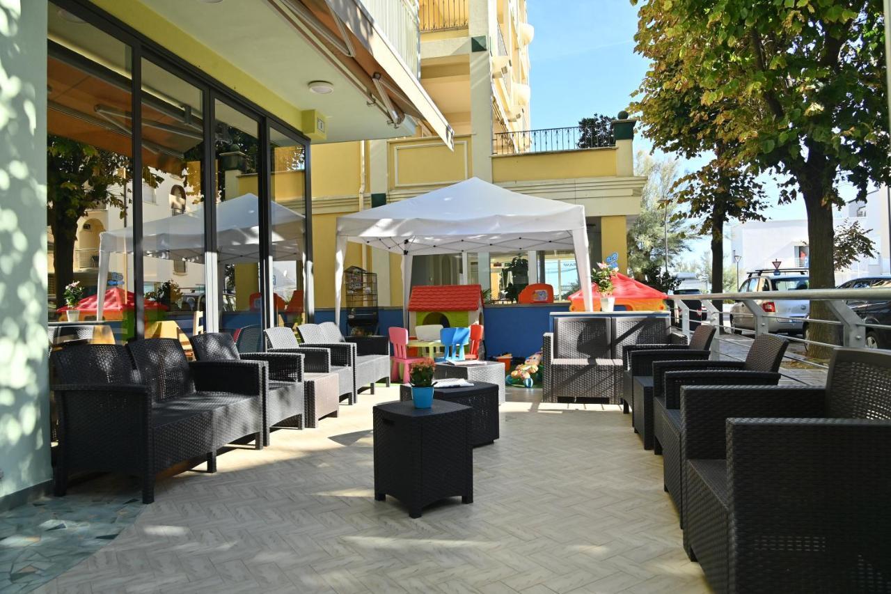 Hotel Italy Misano Adriatico Esterno foto