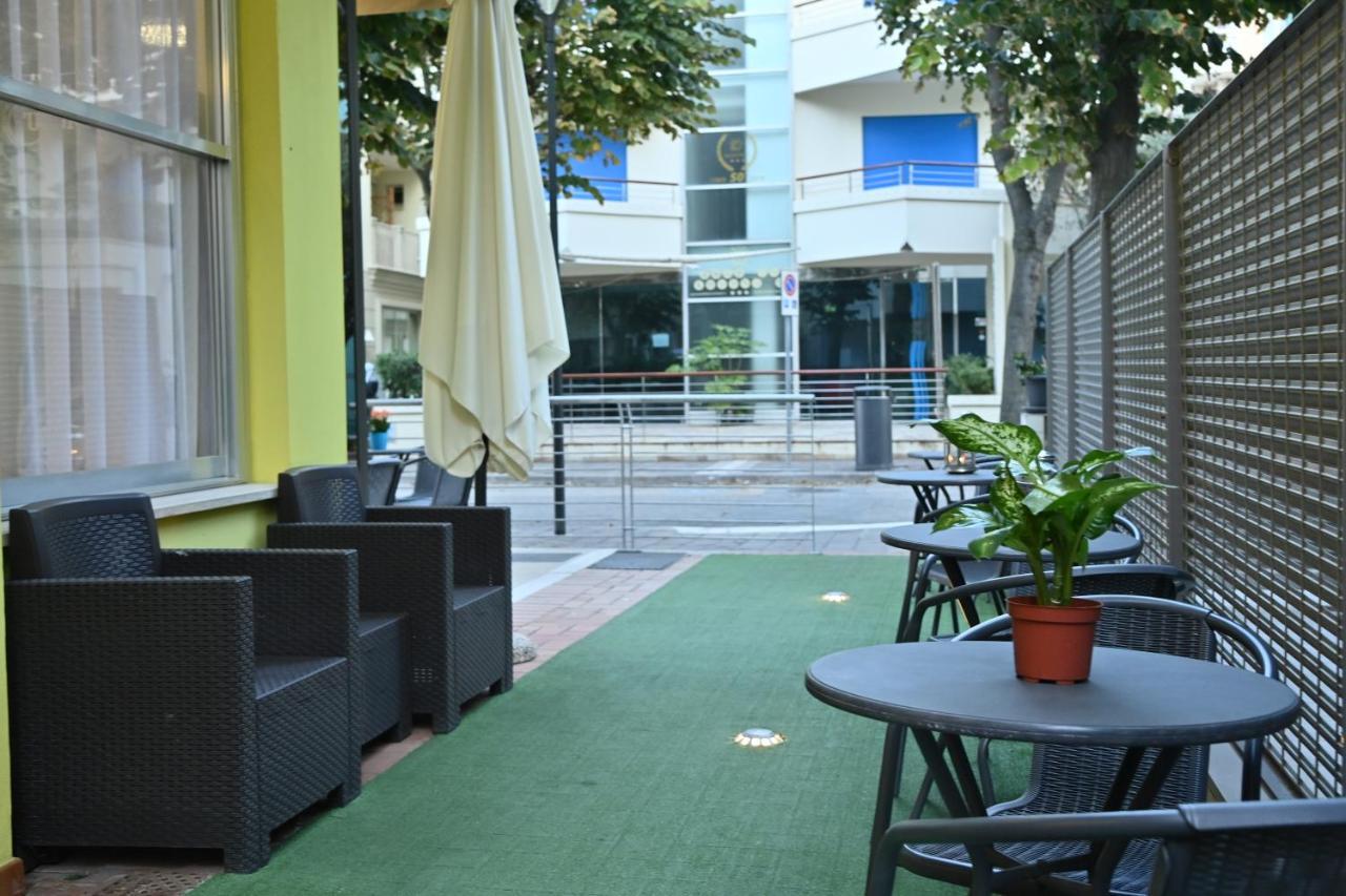 Hotel Italy Misano Adriatico Esterno foto
