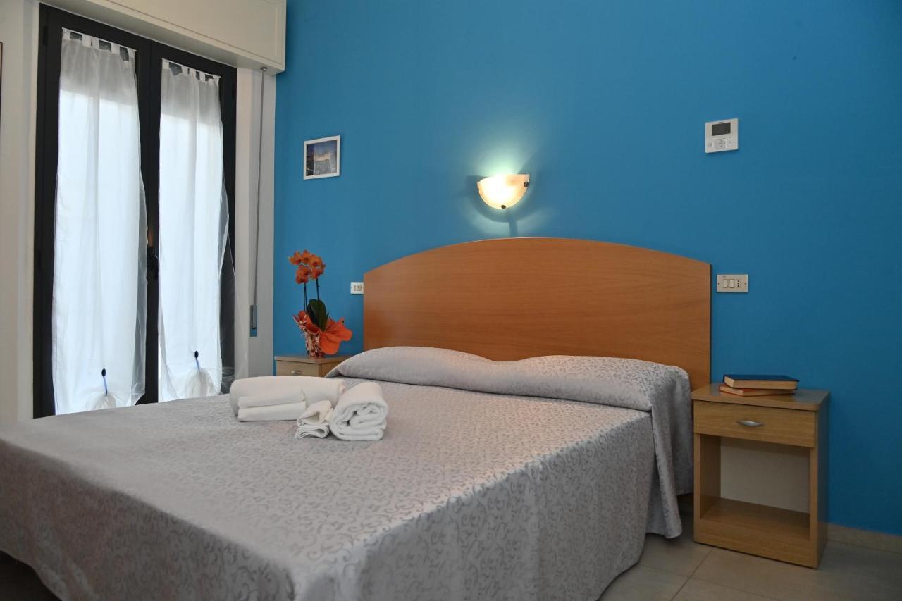 Hotel Italy Misano Adriatico Esterno foto