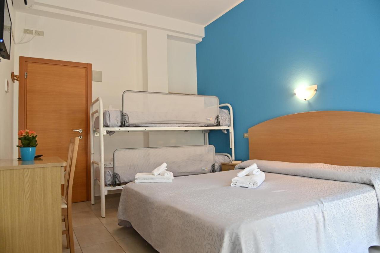 Hotel Italy Misano Adriatico Esterno foto