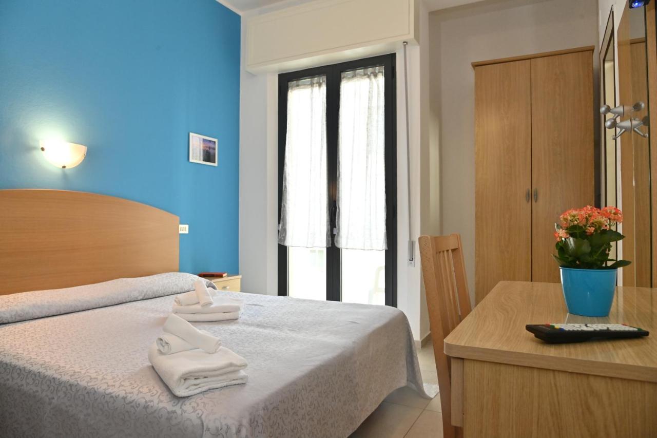 Hotel Italy Misano Adriatico Esterno foto