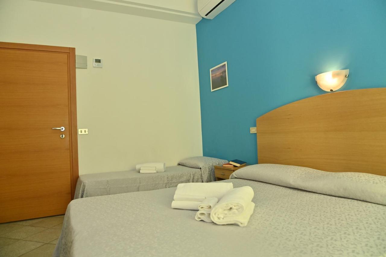 Hotel Italy Misano Adriatico Esterno foto