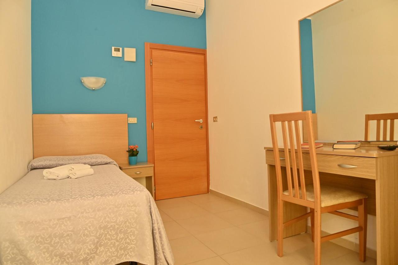 Hotel Italy Misano Adriatico Esterno foto