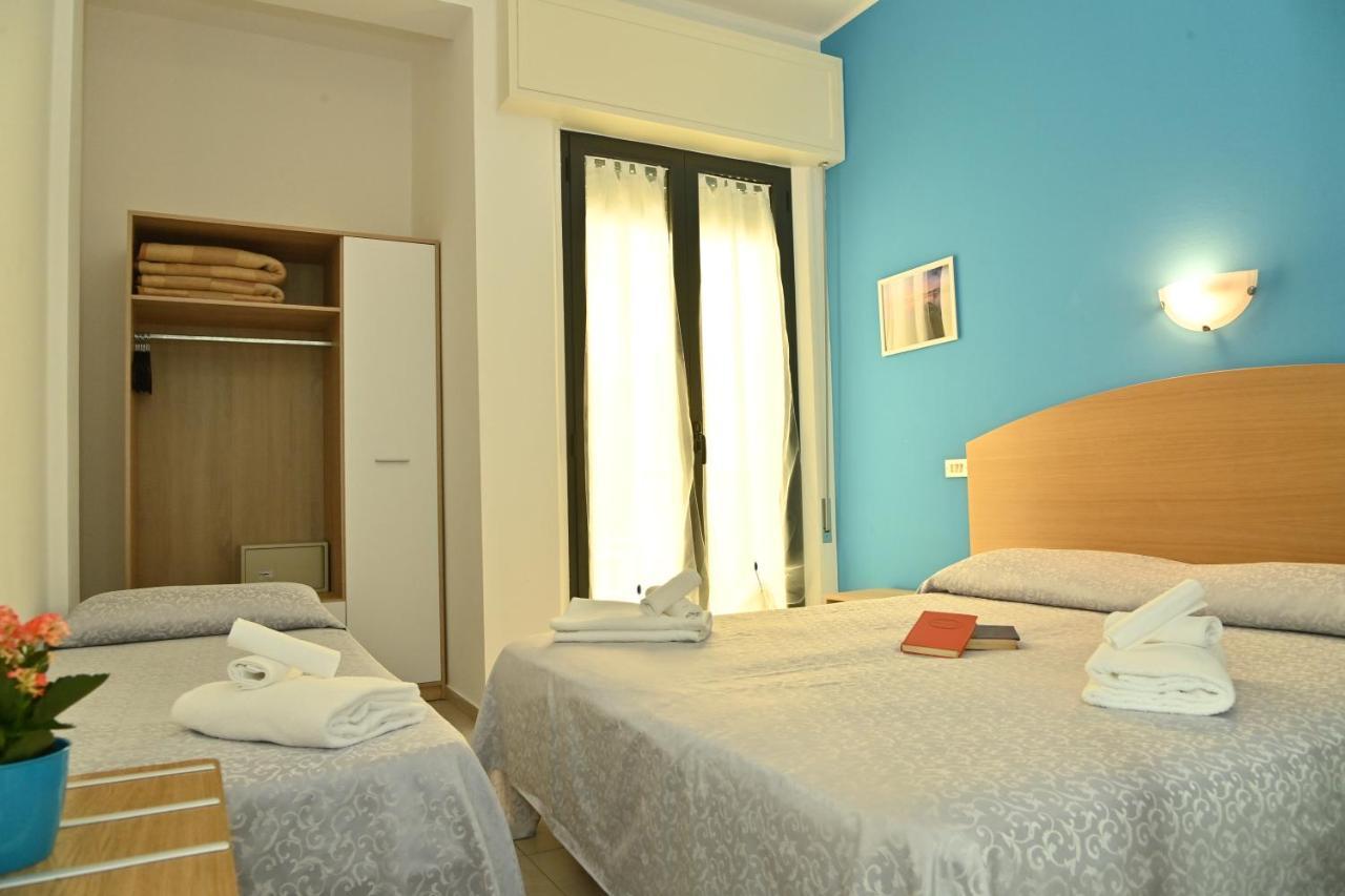 Hotel Italy Misano Adriatico Esterno foto