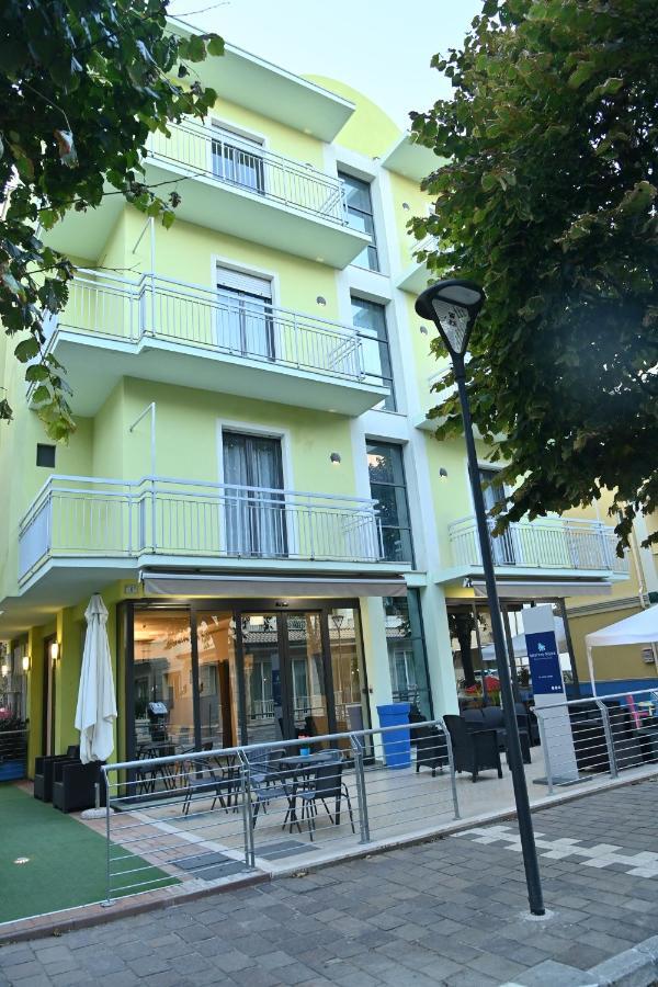 Hotel Italy Misano Adriatico Esterno foto