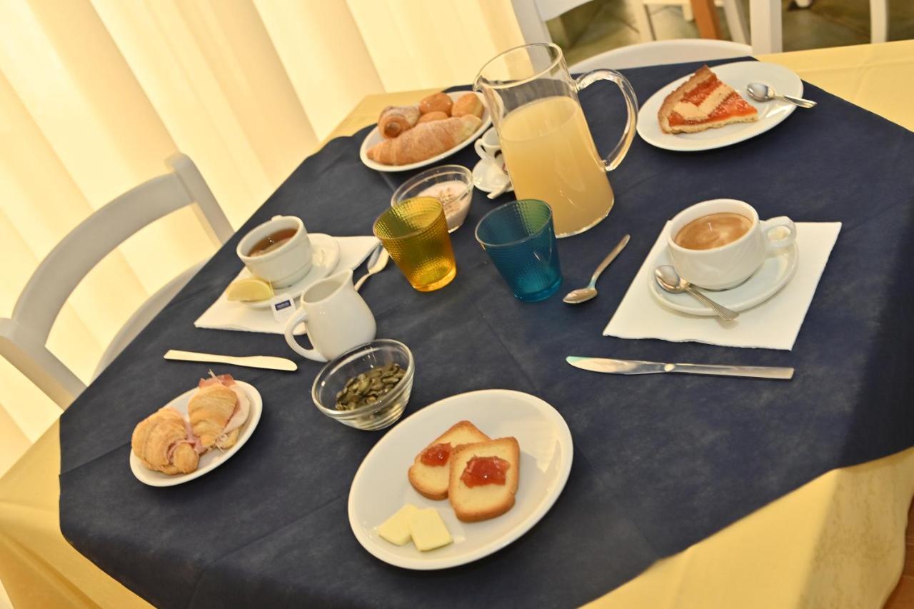 Hotel Italy Misano Adriatico Esterno foto