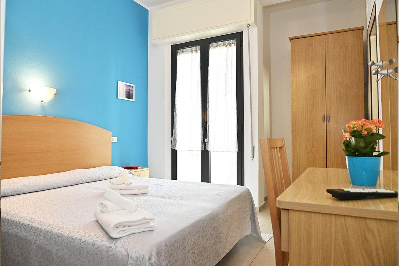 Hotel Italy Misano Adriatico Esterno foto