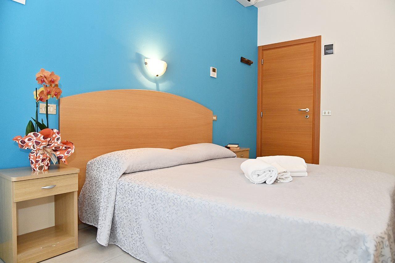 Hotel Italy Misano Adriatico Esterno foto