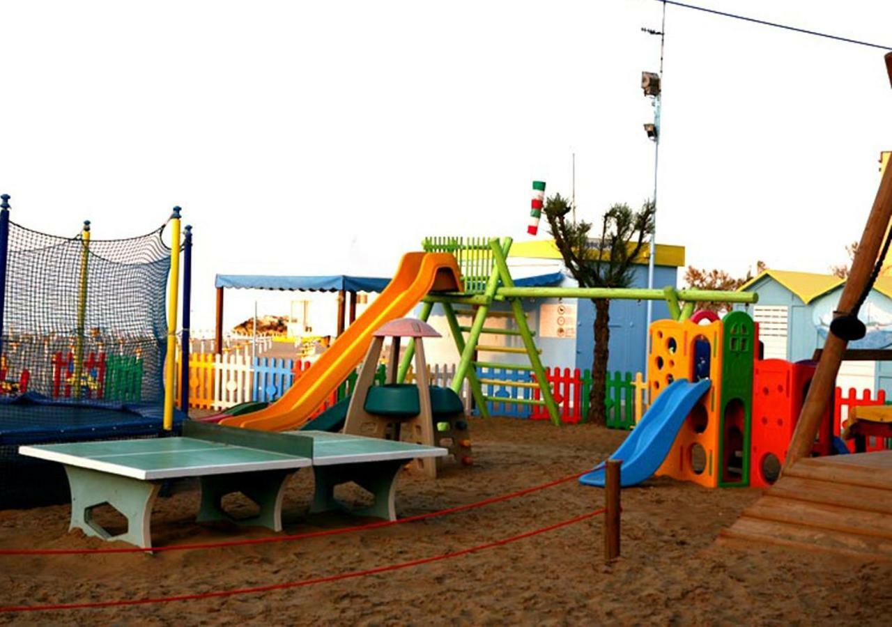 Hotel Italy Misano Adriatico Esterno foto